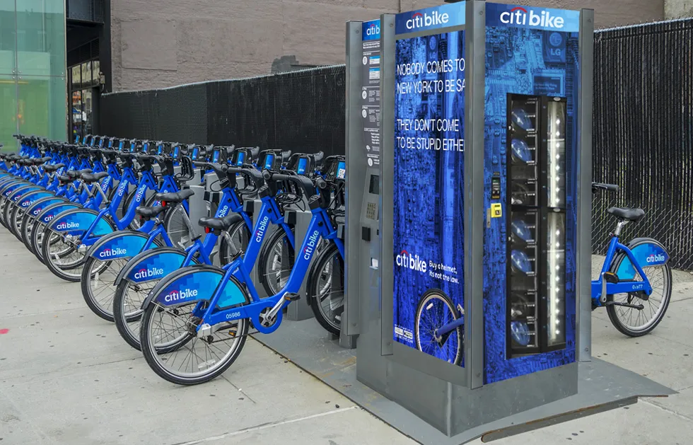 Helmet vending machine